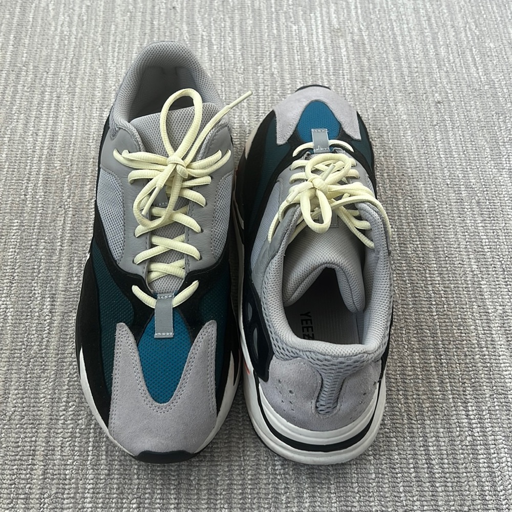 Grey Yeezy sneaker great condition!!